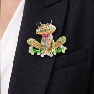 Colorful Rhinestone Frog Brooch – Sparkly Cute Amphibian Pin Jewelry Gift